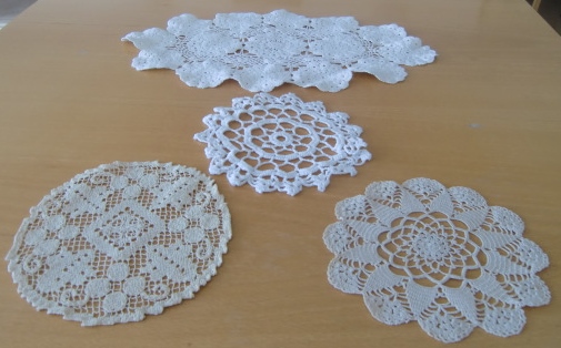 M756M Four crocheted doilies